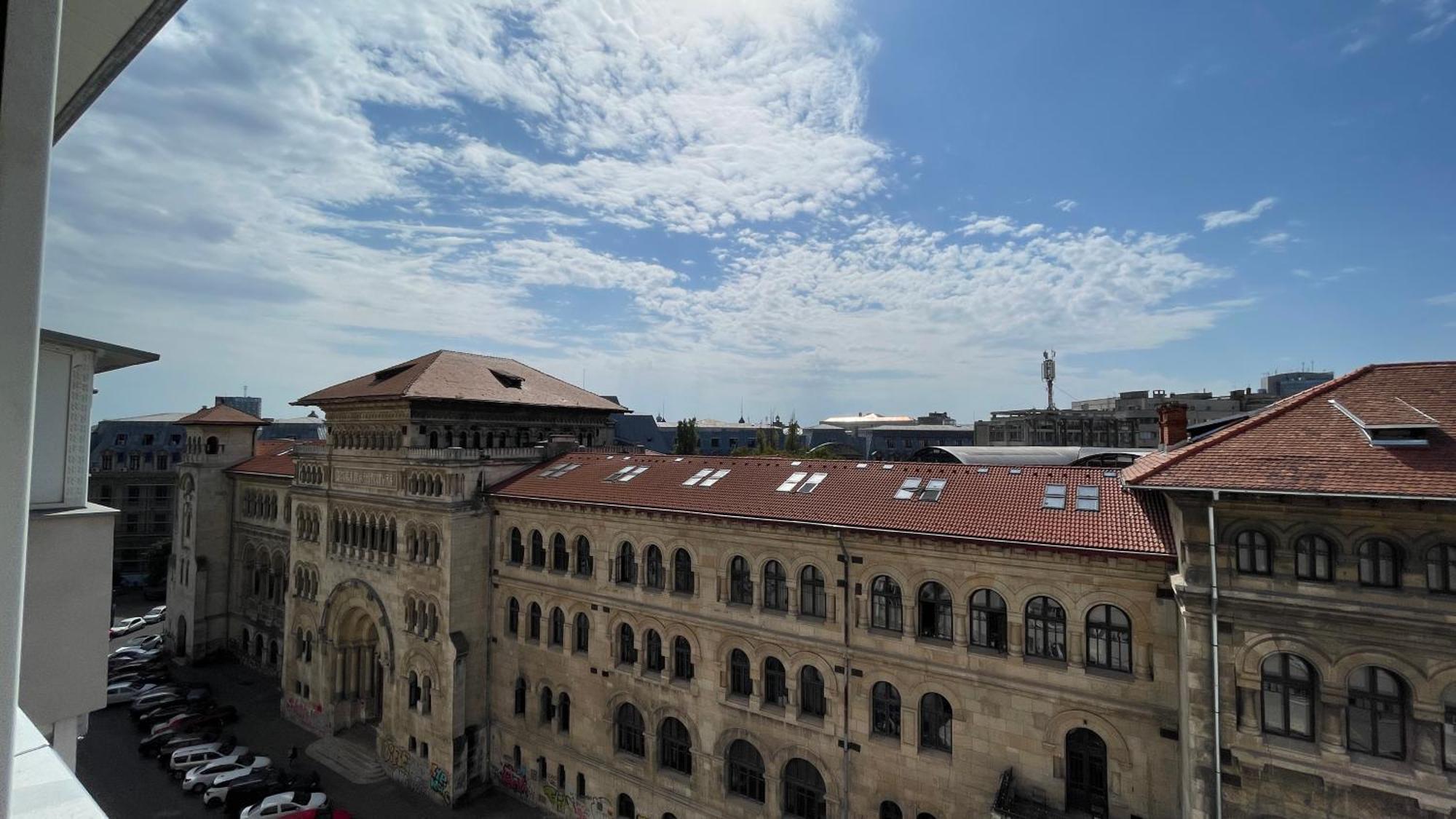 Terrace Balcony Downtown Delight Old Town Oasis Center Universitate Square Old Town Appartamento